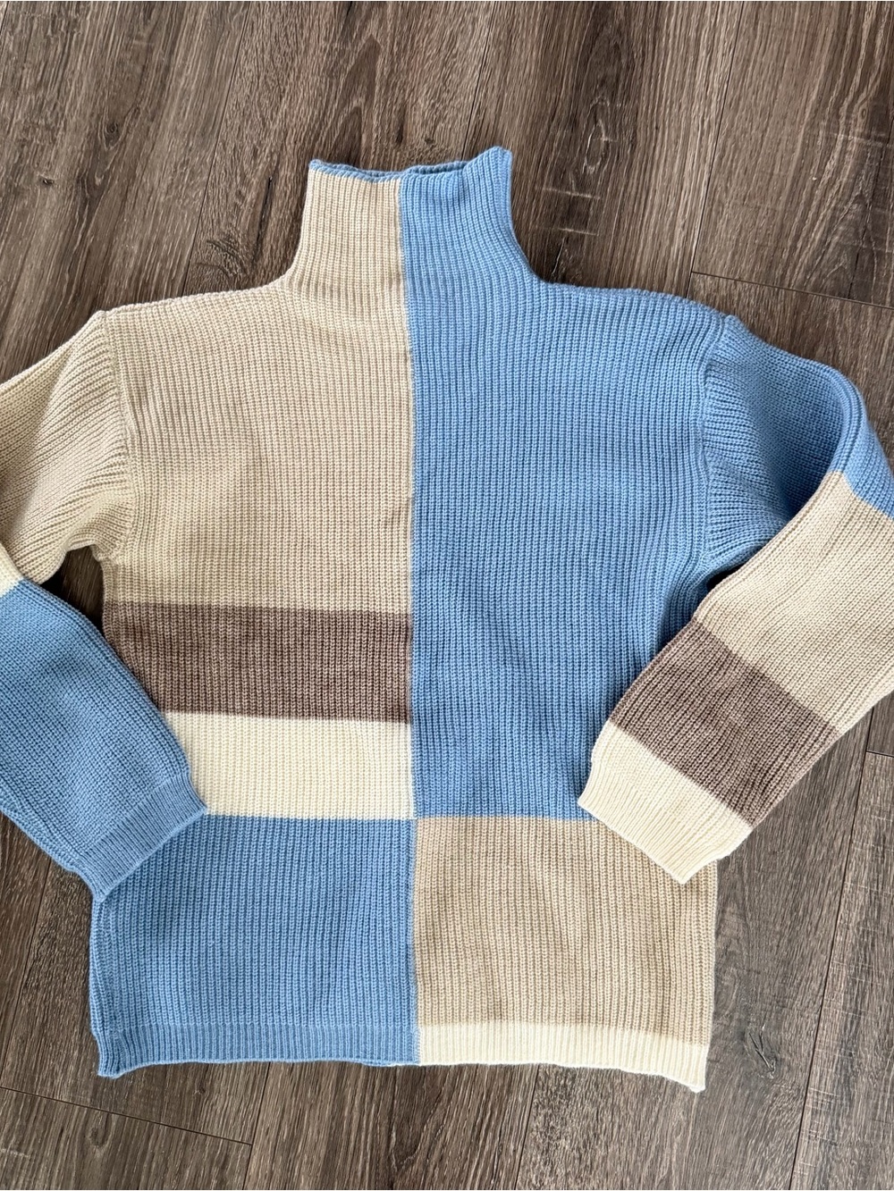 Color block turtleneck sweater medium